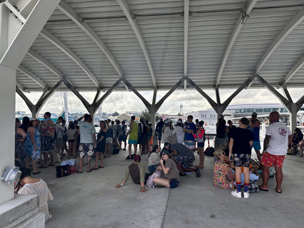 Waiting for our boat to go to Pearl Island.