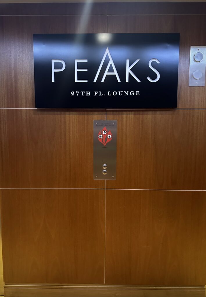 Peaks Lounge